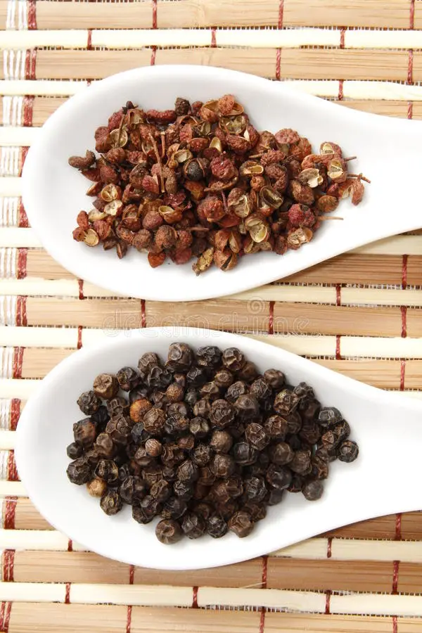 ../images/szechuan_vs_black-pepper_70.webp